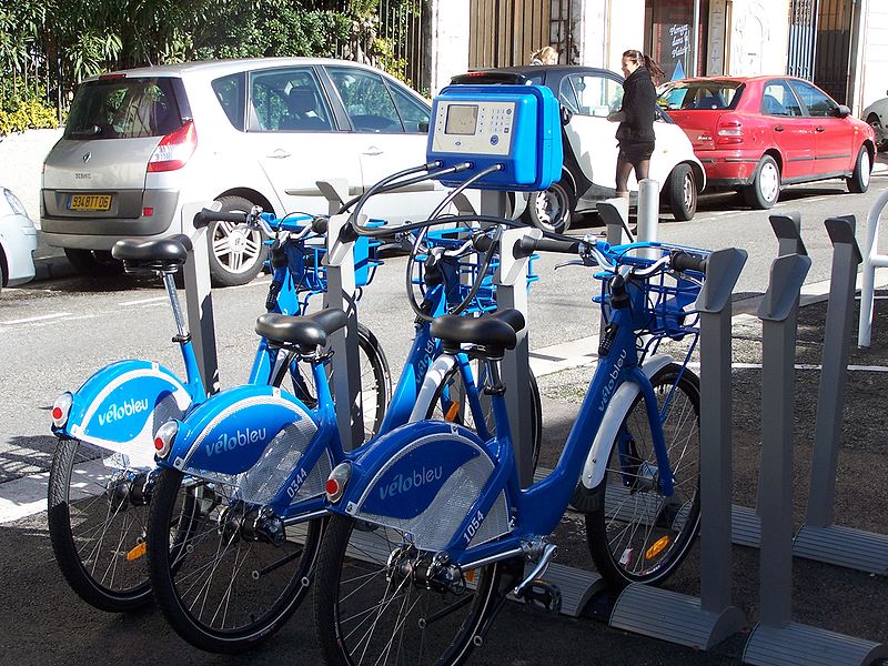 Fichier:Vélos en libre-service de Nice.jpg