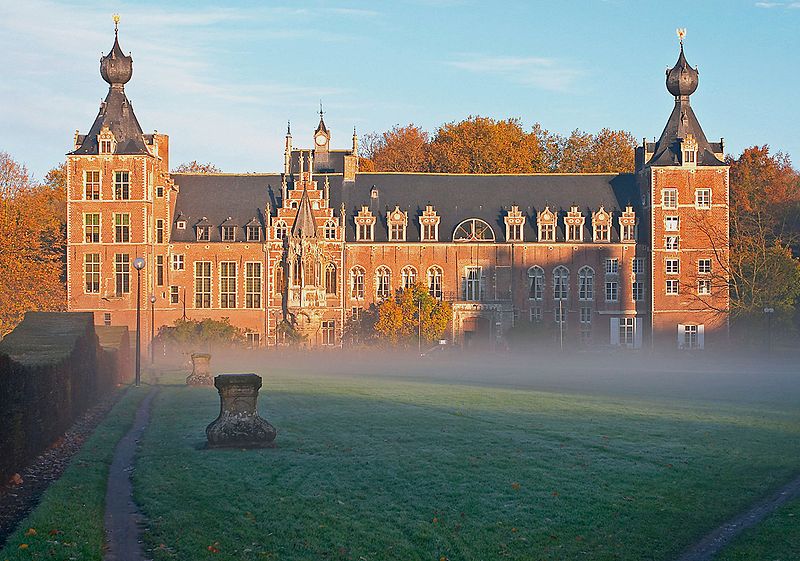Fichier:Castle Arenberg, Katholieke Universiteit Leuven adj.jpg
