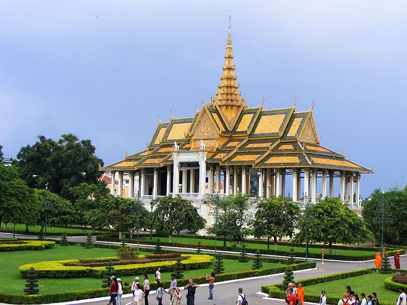Fichier:800px-Royal Palace complex, Phnom Penh.jpg