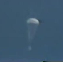 Fichier:Parachute de la Catastrophe de Challenger.jpg