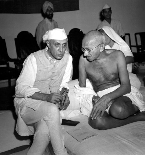 Fichier:Gandhi-Nehru-1942.jpg