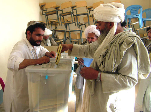Fichier:Élections - Afghanistan - 2005.jpg
