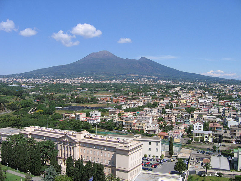 Fichier:Campanile Pompei 08 - Vs Vesuvio.jpg