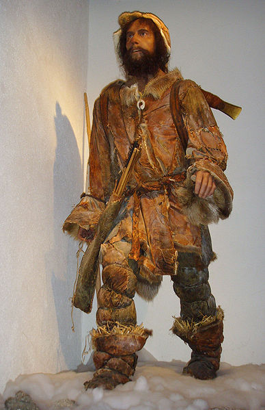 Fichier:Ötzi - reconstitution au musée de Bélesta.jpg