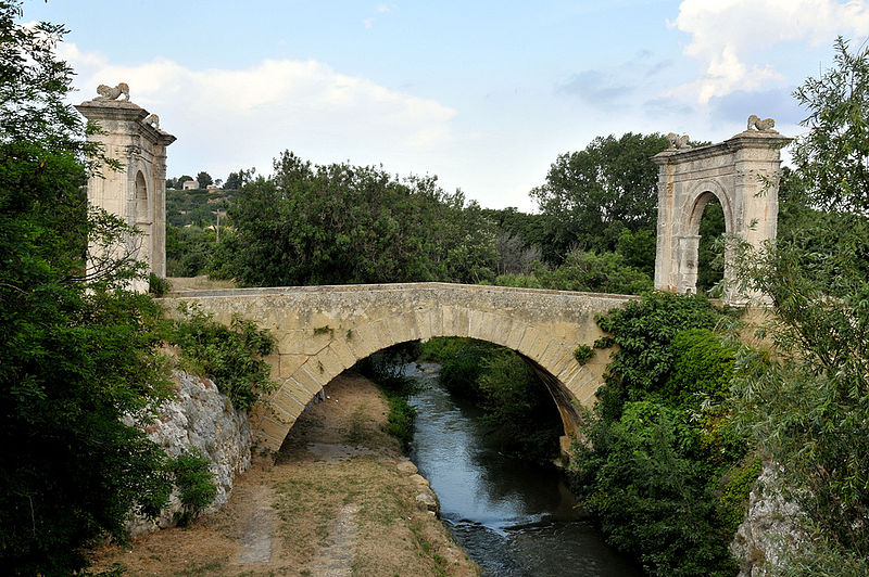 Fichier:Pont Flavien Saint Chamas.jpg