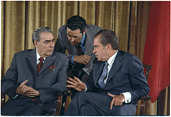 Fichier:Léonid Brejnev et Richard Nixon en 1973.png