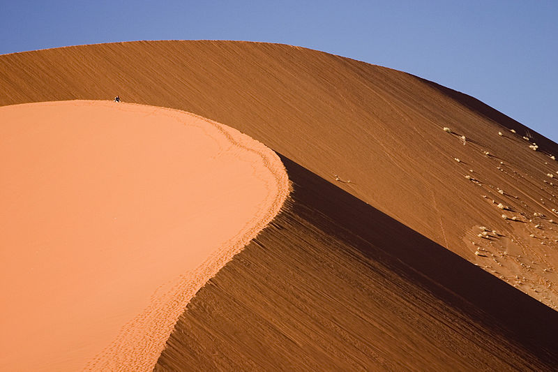 Fichier:Sossusvlei Dune Namib Desert Namibia Luca Galuzzi 2004.JPG