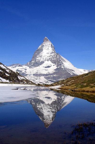 Fichier:Matterhorn Riffelsee 2005-06-11.jpg