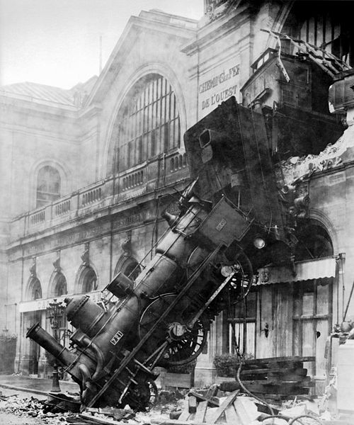 Fichier:Accident ferroviaire à Montparnasse - 1895.jpg