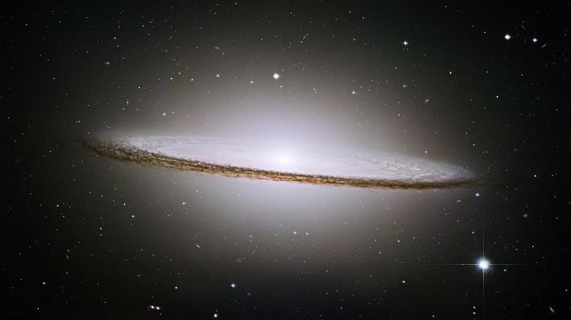 Fichier:M104 ngc4594 sombrero galaxy hi-res.jpg