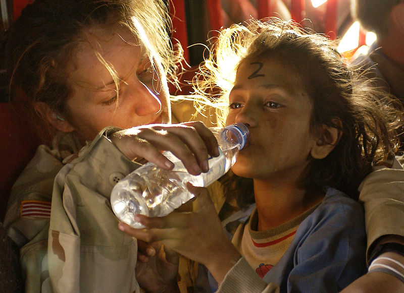Fichier:Humanitarian aid OCPA-2005-10-28-090517a.jpg
