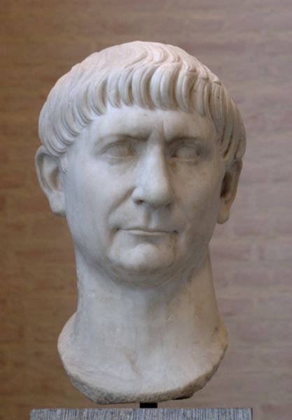 Fichier:Empereur romain Trajan.jpg