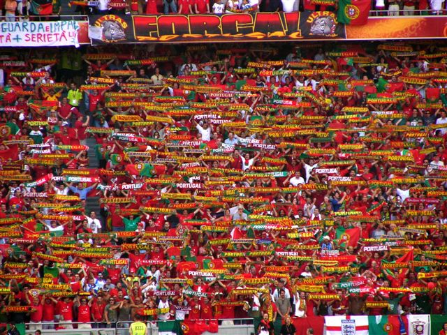 Fichier:Euro 2004 - Supporters portugais.jpg
