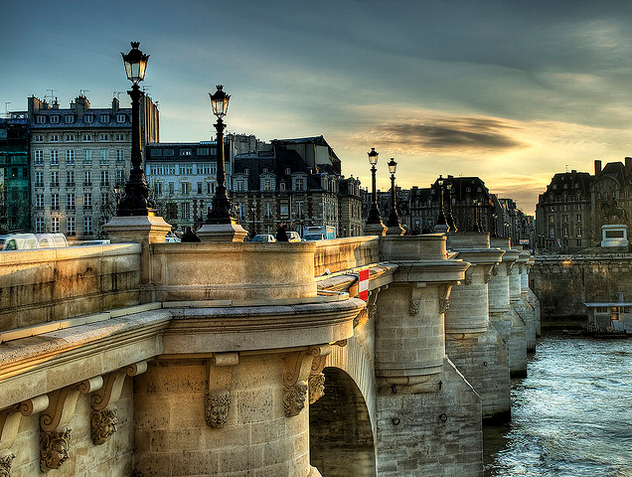 Fichier:Paris Pont neuf zoom (jour).png