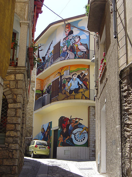 Fichier:Peintures murales en Sardaigne.jpg