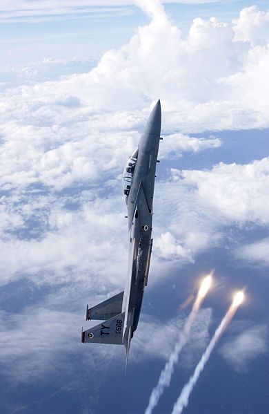 Fichier:F-15 vertical deploy.jpg