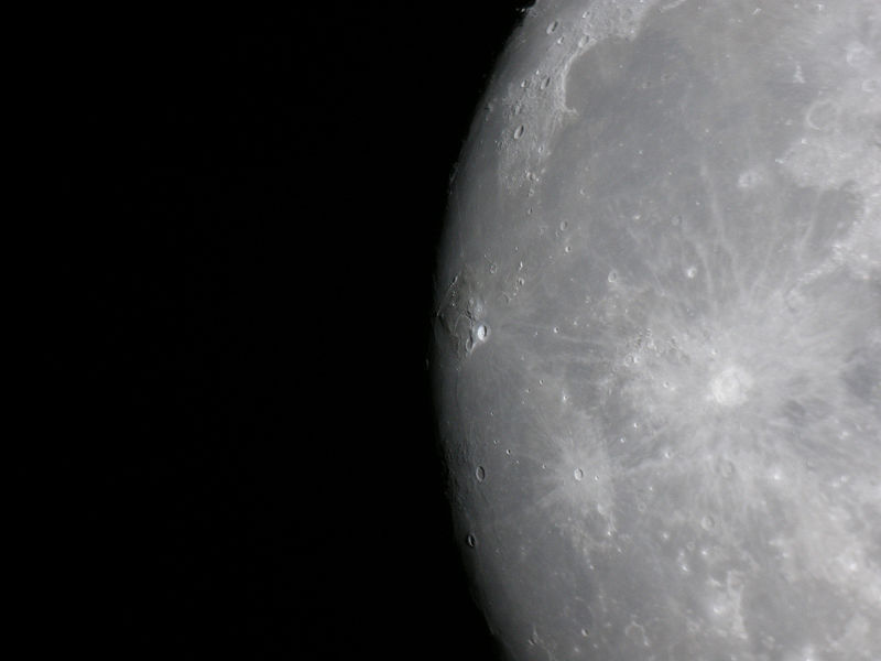 Fichier:Thomas Bresson - Est de la Lune (by).JPG
