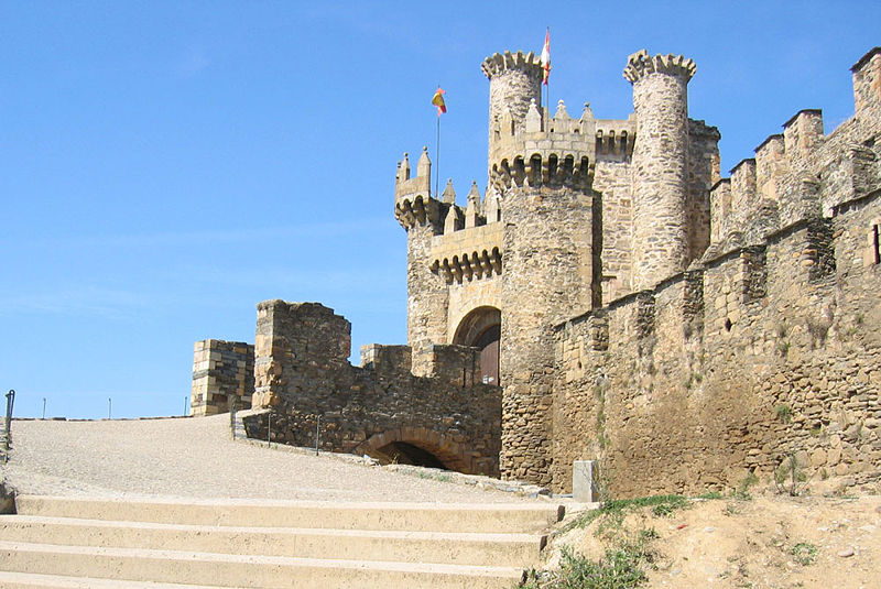 Fichier:Castillo ponferrada 2005.jpg
