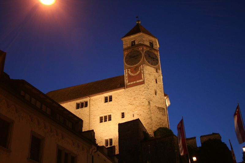 Fichier:Rapperswil Schloss Nacht.jpeg