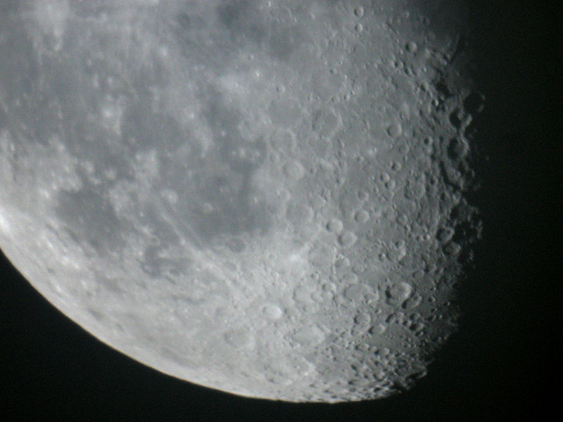 Fichier:ComputerHotline - Sud de la Lune (by).jpg