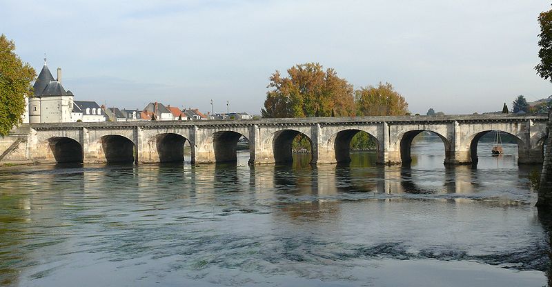 Fichier:Châtelerault - Pont Henri IV -1.JPG