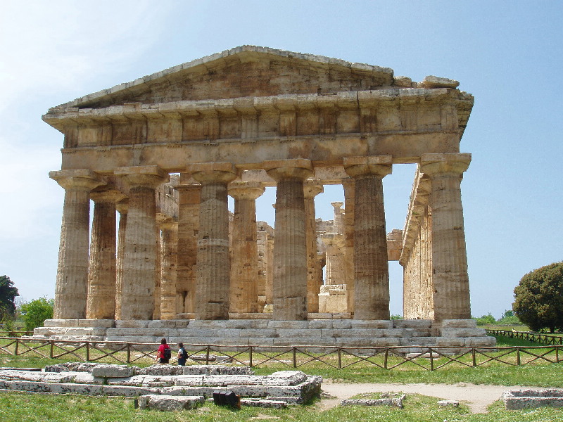 Fichier:Temple grec Paestum.jpg