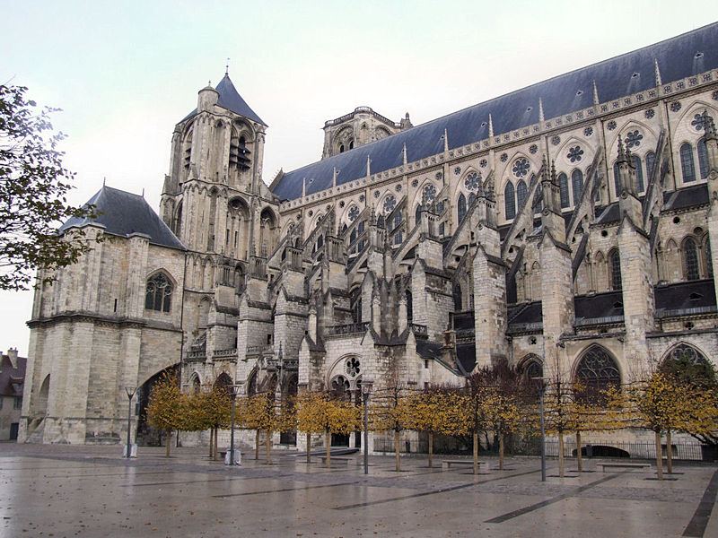 Fichier:Bourges Cathedral exterior 001.JPG