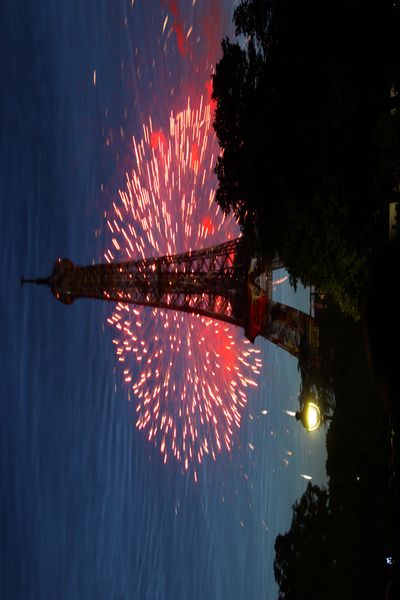 Fichier:Tour Eiffel feu d'artifice.jpg