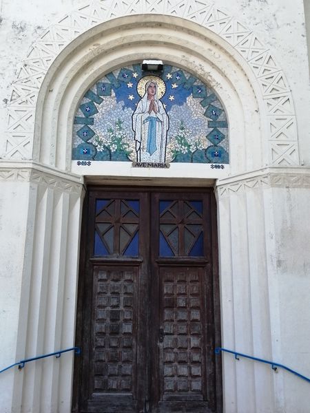 Fichier:Eglise Notre-Dame de Lourdes de Sotteville-lès-Rouen (entrée).jpg