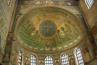 Basilique Saint-Apollinaire in Classe. Mosaïques byzantines de l'abside et de l'arc triomphal, VIe siècle.