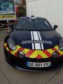 Renault alpine de la gendarmerie nationale vue de face.