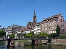 Un quartier de Strasbourg avec la cathédrale
