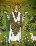 Basilique Saint-Apollinaire in Classe. L'évêque saint Apollinaire. Mosaïque byzantine de l'abside, VIe siècle.
