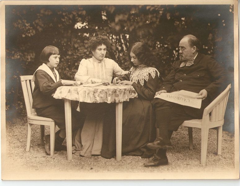 Fichier:Émile Zola et sa famille.jpg
