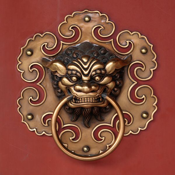Fichier:Doorknob buddhist temple detail amk.jpg