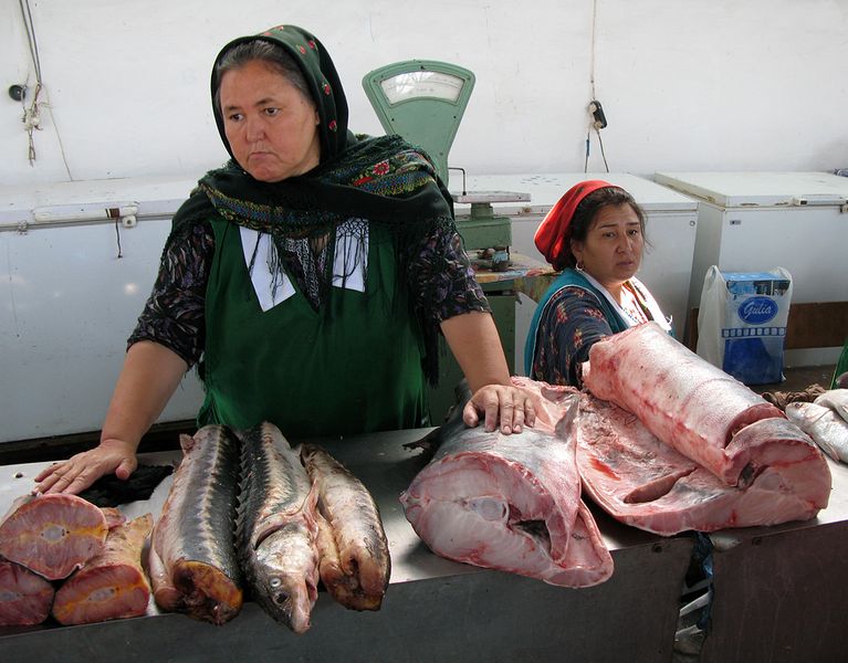 Fichier:Marché aux poissons - Turkménistan.jpg
