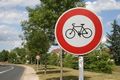 L'accès de la voie est interdit aux cyclistes.