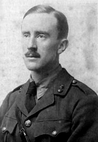 Tolkien en 1916 (24 ans), alors militaire.
