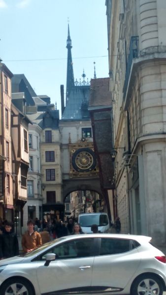 Fichier:Gros-Horloge et flèche Notre-Dame de Rouen .JPG