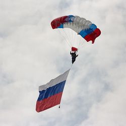 Parachuting - Russian flag.jpg