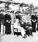 La conférence d'Anfa. On voit assis le président américain Franklin Delano Roosevelt et le Premier ministre britannique Winston Churchill