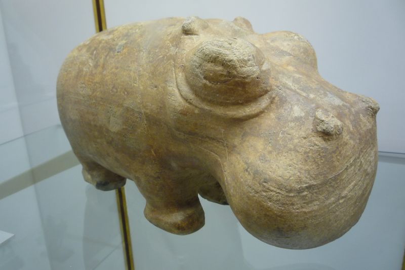 Fichier:Statuette égyptienne d'hippopotame.jpg