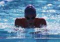 En compétition, l'homme est capable de nager à plus de 8 km/h sur de courtes distances (50 m).