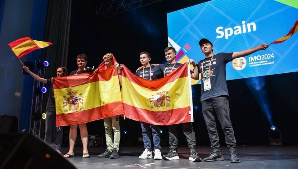 Archivo:EspañaIMO2024.jpg