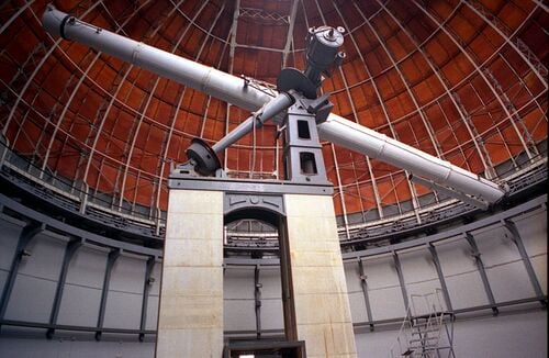 Lunette astronomique de l'observatoire de Nice, longue de 18 mètres.