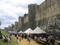 Fête médiévale aux pieds des remparts