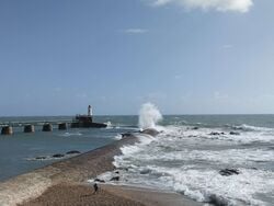 Le Phare de la Grande Jetée et le brise-lames.