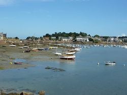 La marée basse dans le port de Ploumanac'h dans les Côtes-d'Armor
