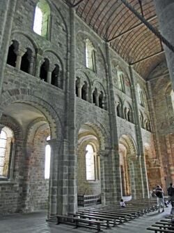 Nef romane de l'église abbatiale