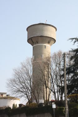 Le château d'eau de Chassieu.